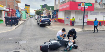 Motociclista y colectivo colisionaron