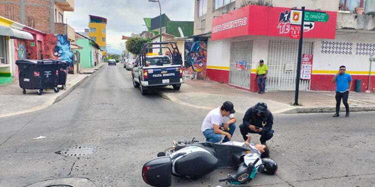 Motociclista y colectivo colisionaron