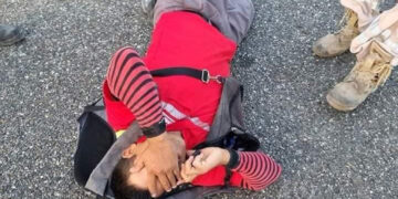 Lo tumbaron de la moto