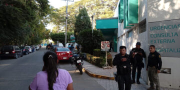 Empistolado asalta la policlínica