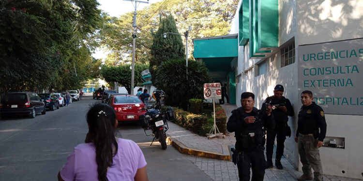 Empistolado asalta la policlínica