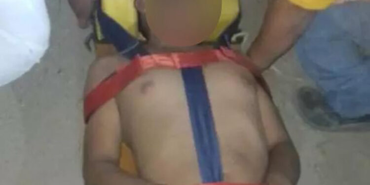 Hombre enfiestado rodó en un puente