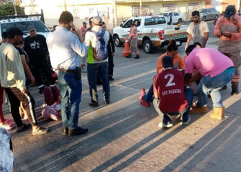 Camioneta embiste a motociclistas