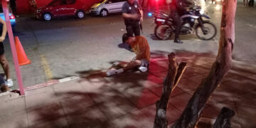 Lo dejaron quieto en la banqueta