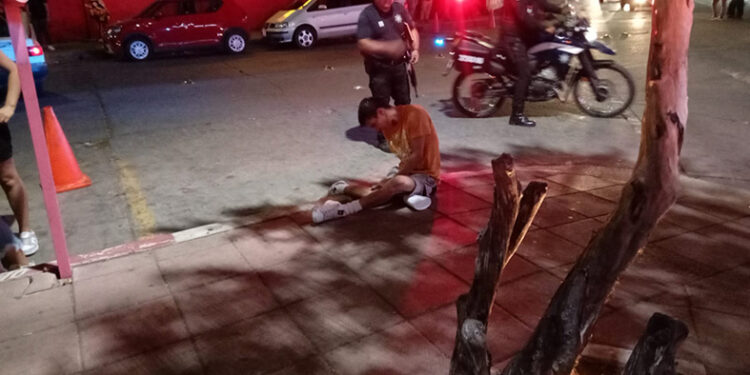 Lo dejaron quieto en la banqueta