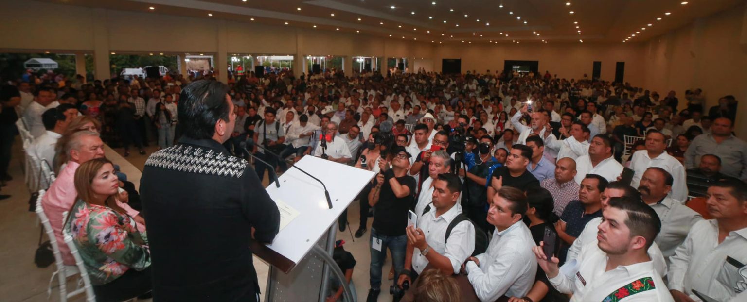 El precandidato único de la coalición Sigamos haciendo historia en Chiapas,  Asistió al foro Movilidad laboral Chiapas- Florida.