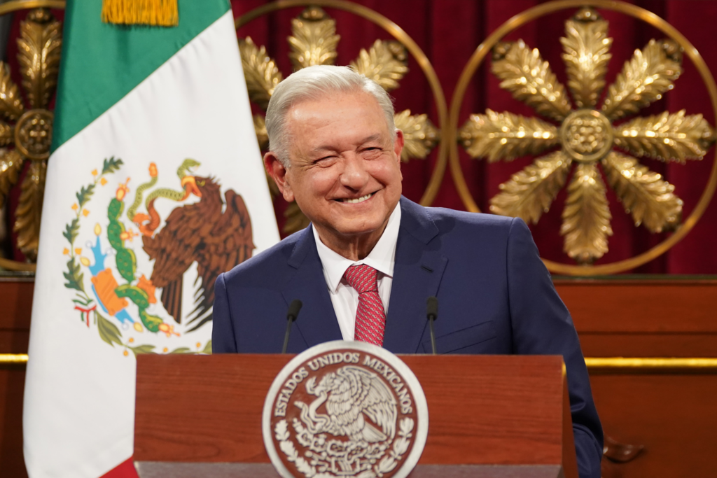 AUSTRAL - Las reformas constitucionales de AMLO son legado y programa electoral El presidente López Obrador descargó este lunes en Palacio Nacional un paquete de reformas constitucionales que es a la vez legado y programa electoral. ✍🏽Ricardo del Muro