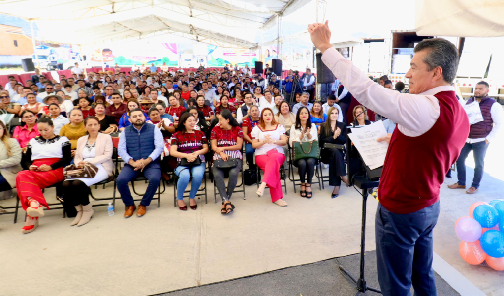 En San Cristóbal de las Casas, destacó que están garantizados hasta el último día de gobierno y seguramente van a seguir porque llegaron para quedarse.