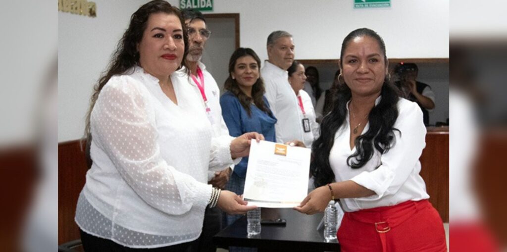 En un discreto trámite, sin concentraciones ni declaraciones a la prensa, el IEPC recibió la solicitud de registro de Karla Irasema Muñoz Balancan, como candidata de Movimiento Ciudadano al gobierno de Chiapas.