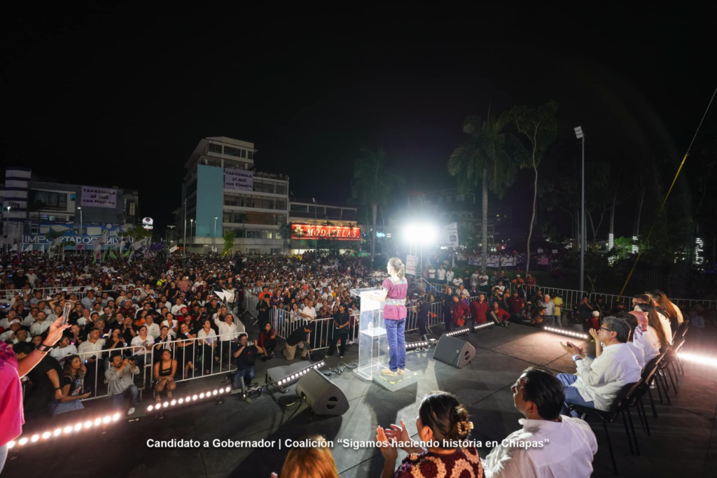 Ante miles de simpatizantes, reunidos en el parque Miguel Hidalgo en Tapachula, Sheinbaum dijo que ampliará hasta Tapachula el Corredor Interoceánico del Istmo de Tehuantepec y que buscará desarrollar Puerto Chiapas.