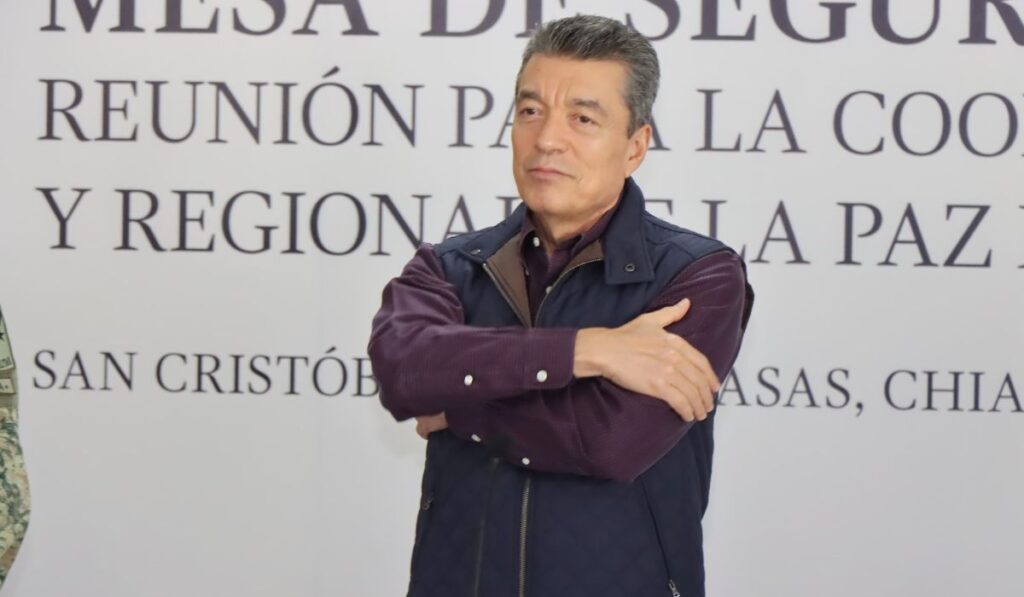 El gobernador Rutilio Escandón destaca las medidas para mejorar la infraestructura turística y la modernización de la flota aérea estatal, promoviendo el turismo y la seguridad en Chiapas.