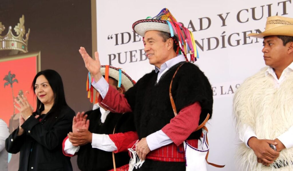 El gobernador destaca los avances en derechos y libertades para las comunidades indígenas en Chiapas y México.