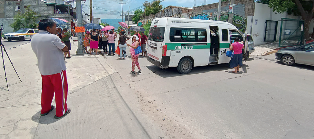 Exigen que se deje entrar a las rutas 8 y 55 ya que eso ayuda a las personas a poder trasladarse.