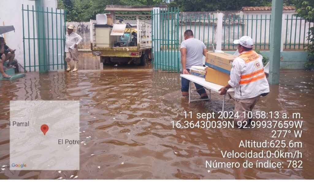 Gobernador Rutilio Escandón coordina acciones para atender daños por lluvias en Chiapas. Protección Civil encabeza labores de auxilio en municipios afectados.