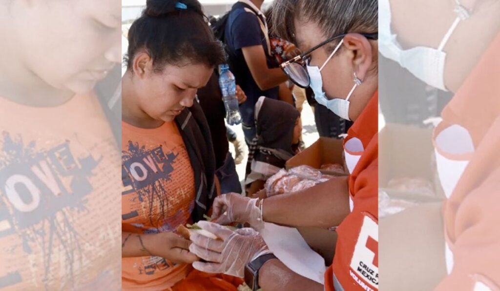 Cada mes atienden aproximadamente a 600 personas ya sea estacionadas en los municipios o en las caravanas.