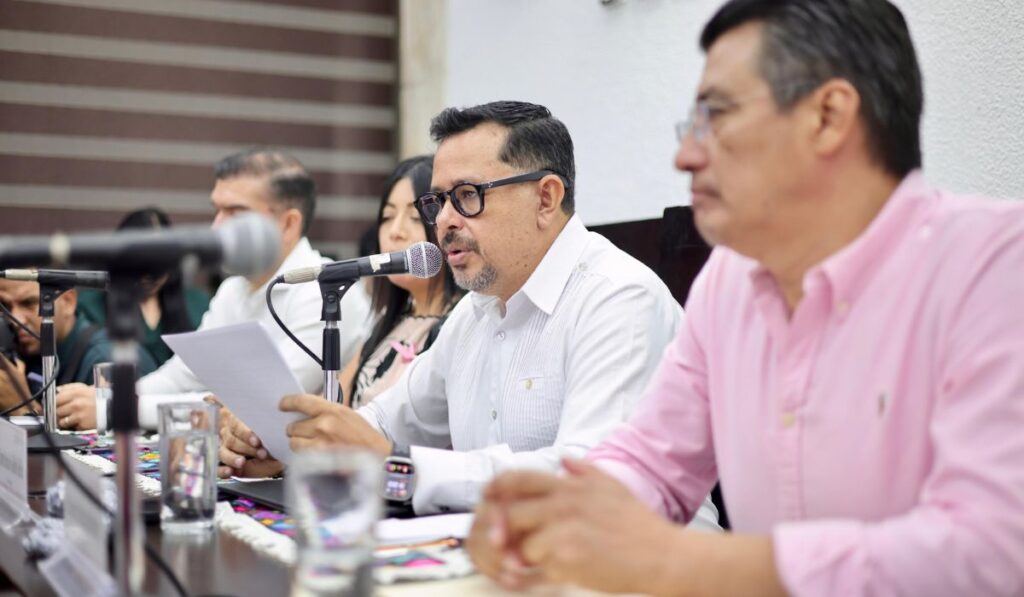 “Hoy, estamos instaurando una puerta al futuro energético de Chiapas", aseguró el diputado al declarar instalados los trabajos de la Comisión de Energía y Recursos Hidráulicos de la Sexagésima Novena Legislatura del Congreso de Chiapas.