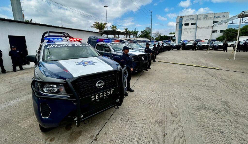 El gobernador de Chiapas dota a la Policía Municipal de Tuxtla Gutiérrez con patrullas y equipamiento táctico, impulsando el compromiso con la seguridad de la capital.