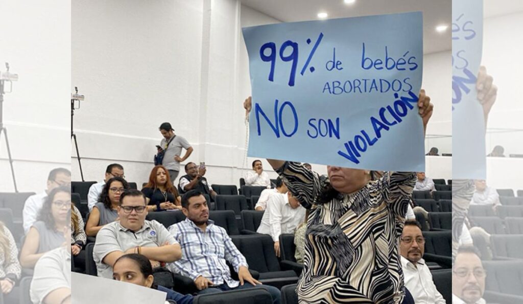 Organizaciones tanto a favor como en contra se manifestaron el día de ayer en la Sesión del Congreso del Estado.