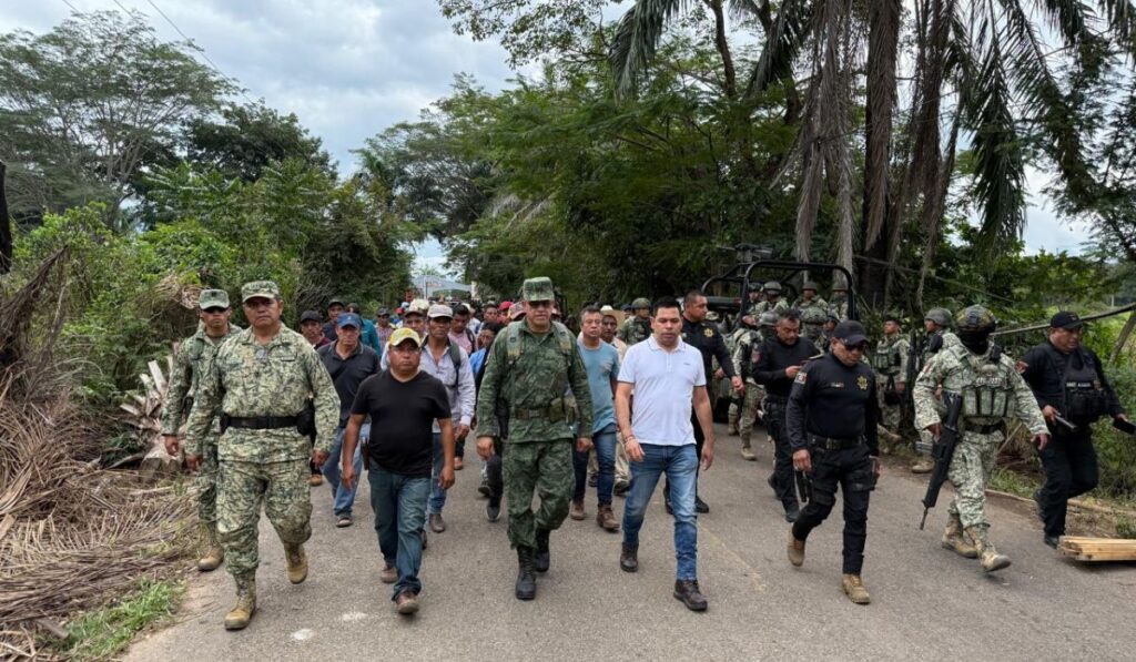 El transporte y el comercio han vuelto a la normalidad en Jaltenango, cabecera municipal de Ángel Albino Corzo, luego de que un bloqueo de tres días mantuviera incomunicada a la población y generara pérdidas millonarias.