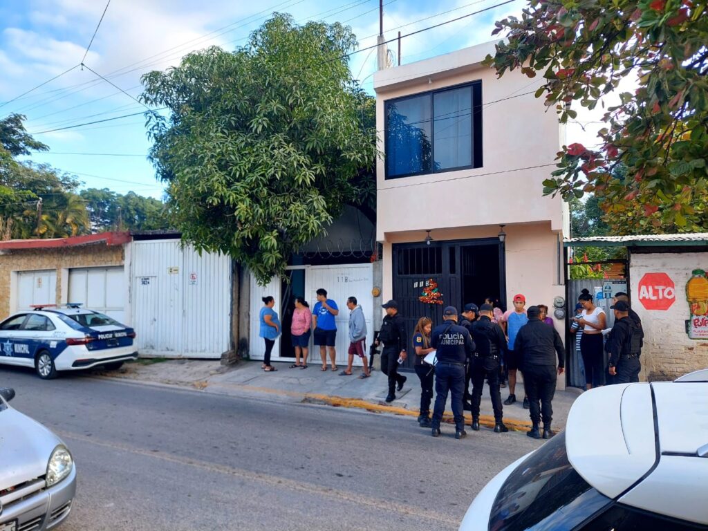De acuerdo con testigos, el hombre caminaba por la zona cuando fue interceptado por dos camionetas.