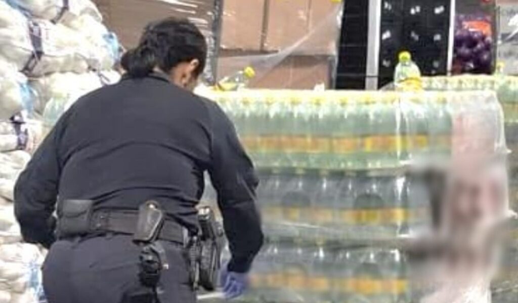 La droga estaba oculta en botellas de agua mineral en el Puente Internacional Roma, Texas.