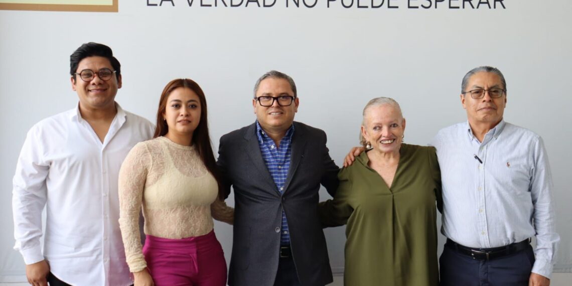 La UNACH tiene la obligación de formar a jóvenes y prepararlos de mejor manera para que puedan enfrentar los retos, sin perder la mística del compromiso social y el humanismo, dijo el rector Oswaldo Chacón