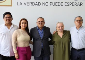La UNACH tiene la obligación de formar a jóvenes y prepararlos de mejor manera para que puedan enfrentar los retos, sin perder la mística del compromiso social y el humanismo, dijo el rector Oswaldo Chacón