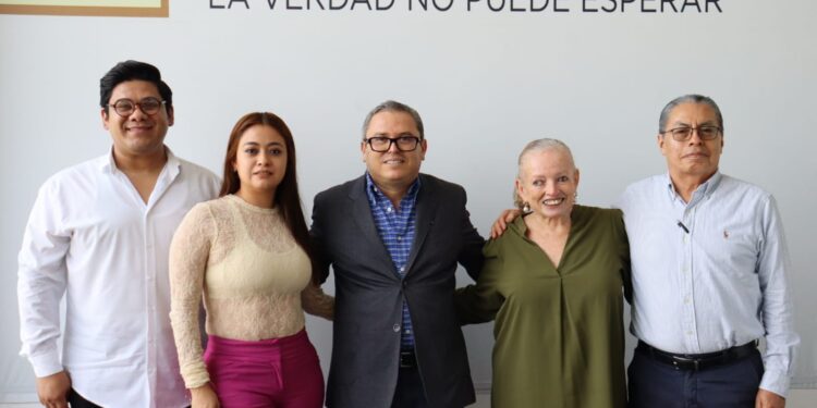 La UNACH tiene la obligación de formar a jóvenes y prepararlos de mejor manera para que puedan enfrentar los retos, sin perder la mística del compromiso social y el humanismo, dijo el rector Oswaldo Chacón