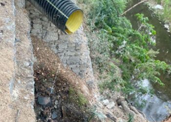 La irresponsabilidad de Ángel Torres no permite que se arreglen las fugas de aguas negras que escurren al emblemático cauce de la capital chiapaneca