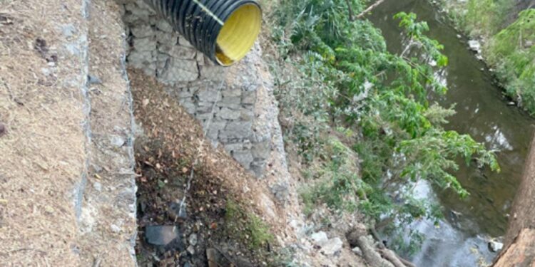 La irresponsabilidad de Ángel Torres no permite que se arreglen las fugas de aguas negras que escurren al emblemático cauce de la capital chiapaneca