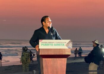 Durante su gira por centros turísticos, el gobernador supervisó operativos y entregó obras, destacando la paz como base del progreso.