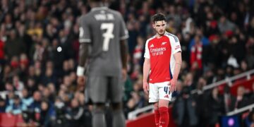 Los dos golazos de falta de Rice que dejan al Real Madrid en la lona de la Champions League.