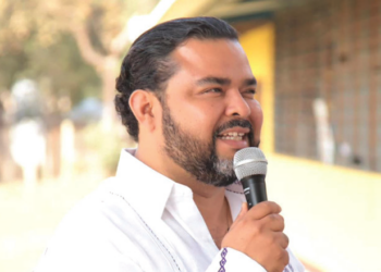 Lo cuestionable es que presuntamente utilice a personal de la Subsecretaría de Educación Federalizada para sus fines políticos personales.