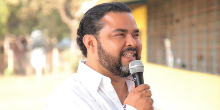 Lo cuestionable es que presuntamente utilice a personal de la Subsecretaría de Educación Federalizada para sus fines políticos personales.