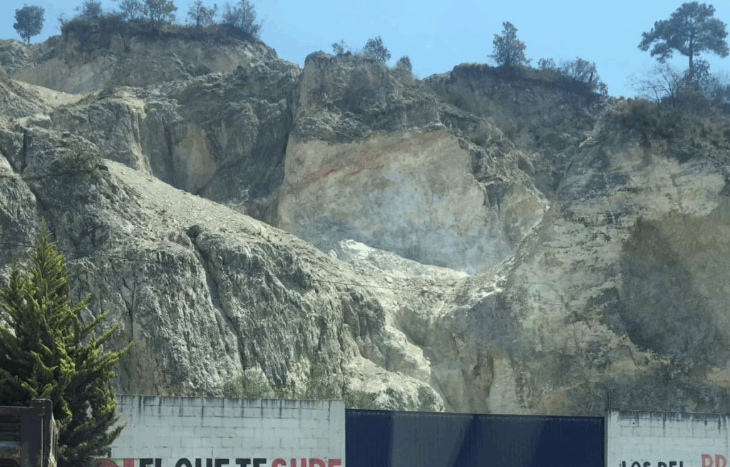 Cerros devastados reflejan décadas de saqueo ambiental; más de 23 millones de toneladas de material pétreo extraídas entre 1940 y 2017