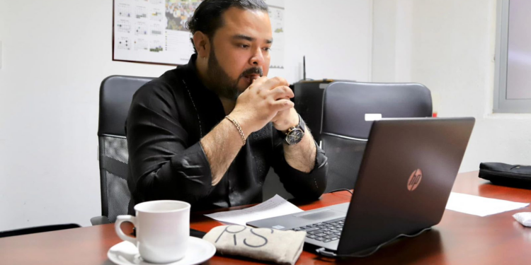 Surgen más voces tras caso Alfredo Ramírez Guzmán; denuncian promesas incumplidas y pactos rotos en el sector educativo.