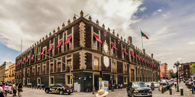 Ubicado en el Centro Histórico es un tesoro del muralismo mexicano; aunque poco visitado, resguarda obras emblemáticas.