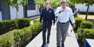 Se reunió con las comunidades de las sedes universitarias en Tonalá y Arriaga.