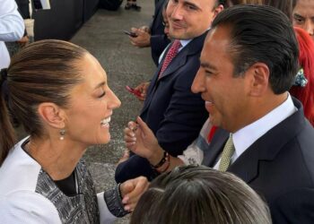 El gobernador de Chiapas acompañó a la presidenta en la presentación de su estrategia económica, que incluye 18 acciones clave.