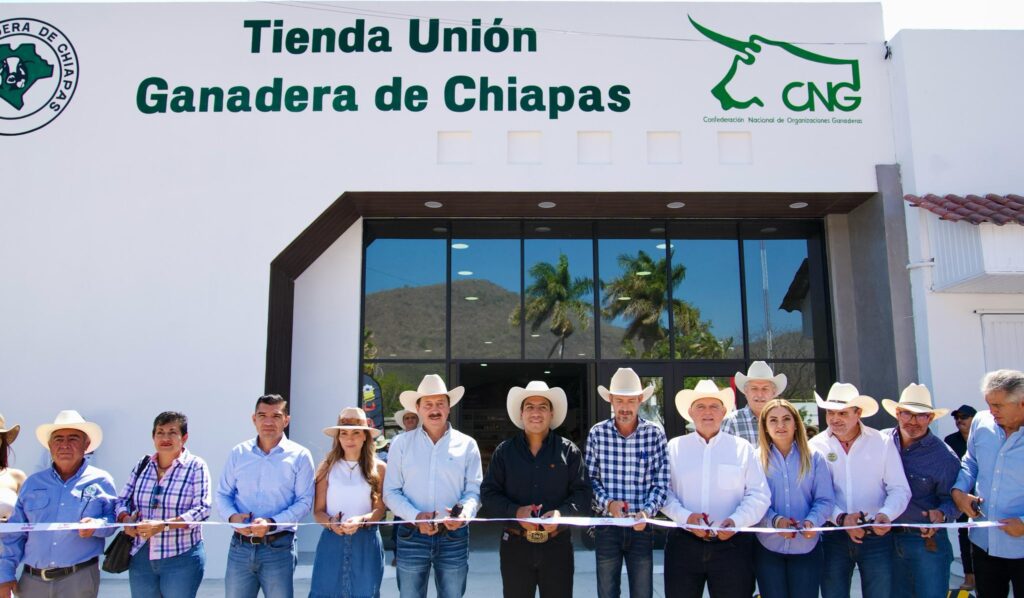 Eduardo Ramírez encabeza Asamblea de la Unión Ganadera Regional y entrega apoyos al campo chiapaneco.