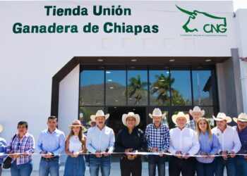 Eduardo Ramírez encabeza Asamblea de la Unión Ganadera Regional y entrega apoyos al campo chiapaneco.