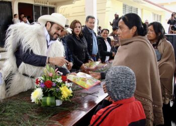Arranca programa “Chiapas Puede”; con más de 390 inscritos, Roger Mandujano destacóen tsotsil el compromiso del gobierno con los pueblos originarios.