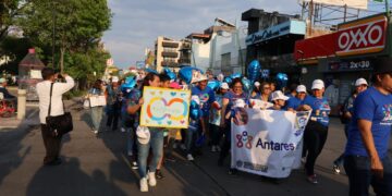 Cientos realizaron una caminata del Parque de la Marimba al Parque Bicentenario.
