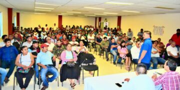 El diputado se reunió con cooperativas y autoridades para atender solicitud de rehabilitación de la vía que conecta cinco localidades.