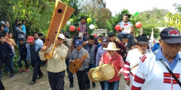 Los habitantes condenaron de humillante y discriminatoria de César López Gómez, quien condicionó la construcción de una obra