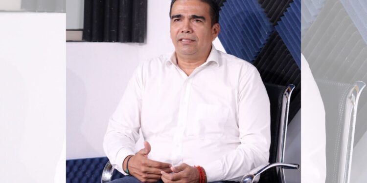 Con más de 30 años de experiencia, busca acercar la justicia a la gente desde el Vigésimo Circuito.