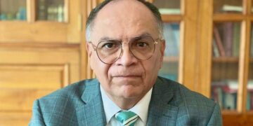 Todo juzgador debe reunir tres características: formación jurídica de excelencia, probidad y carácter, afirmó el candidato a ministro.