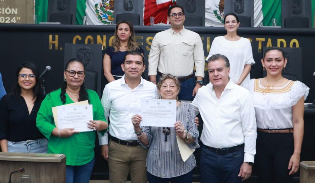 Locatarios fueron homenajeados en el Pleno del Congreso del Estado por su aportación al comercio local y la historia de Tuxtla Gutiérrez.