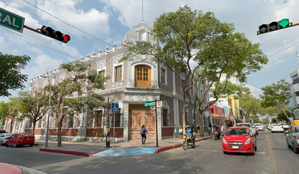 Policías municipales impiden el acceso a la fundación que tiene el comodato del inmueble.