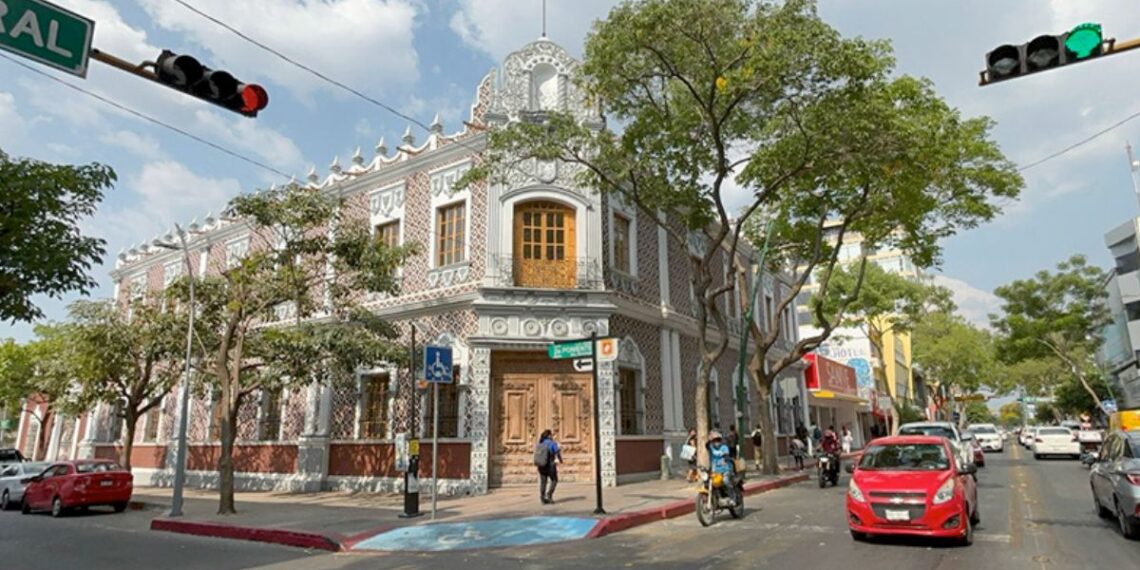 Policías municipales impiden el acceso a la fundación que tiene el comodato del inmueble.